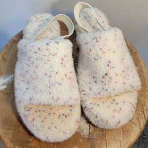 Old Navy sherpa slides multi-colored, with elastic. Size 10